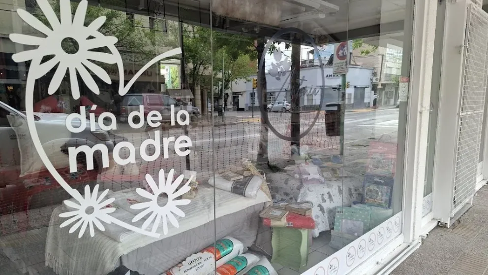 Los comercios de Cipolletti esperan reapuntar las ventas en el día de la madre. | Foto Daniela Luján 