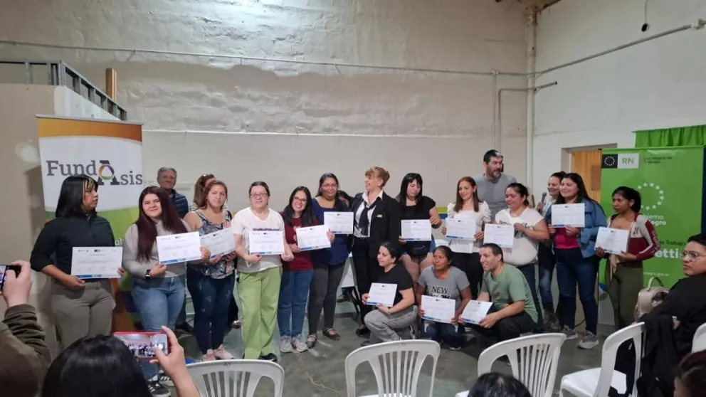 Las actividades se desarrollaron desde el lunes y abarcaron cursos de mozo, mucama, atención al turista y recepcionista hotelero, con una participación que superó las 140 personas. | Foto Daniela Luján