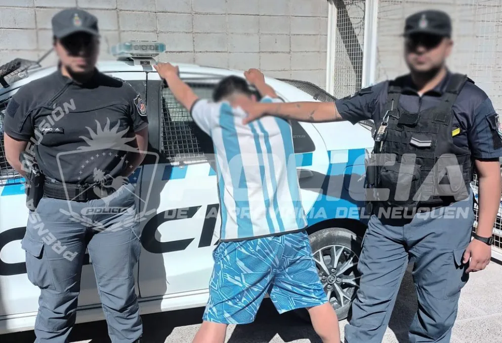El sujeto fue detenido por intimidación y amenazas utilizando una arma de fuego de fabricación casera. Foto: Policía de Neuquén.