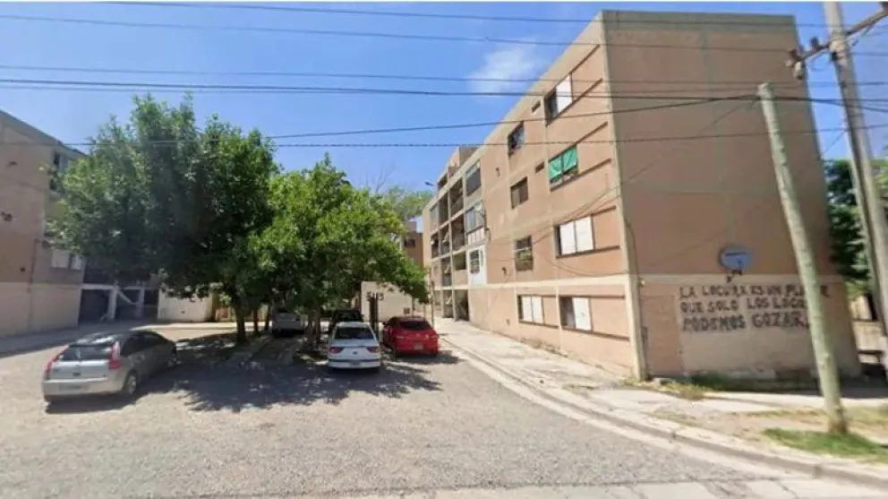 La vivienda ubicada en el barrio 1200 viviendas ya estaba reasignada y por el momento se encuentra usurpada con una mujer y su hija menor de edad. Foto Ministerio Público Fiscal