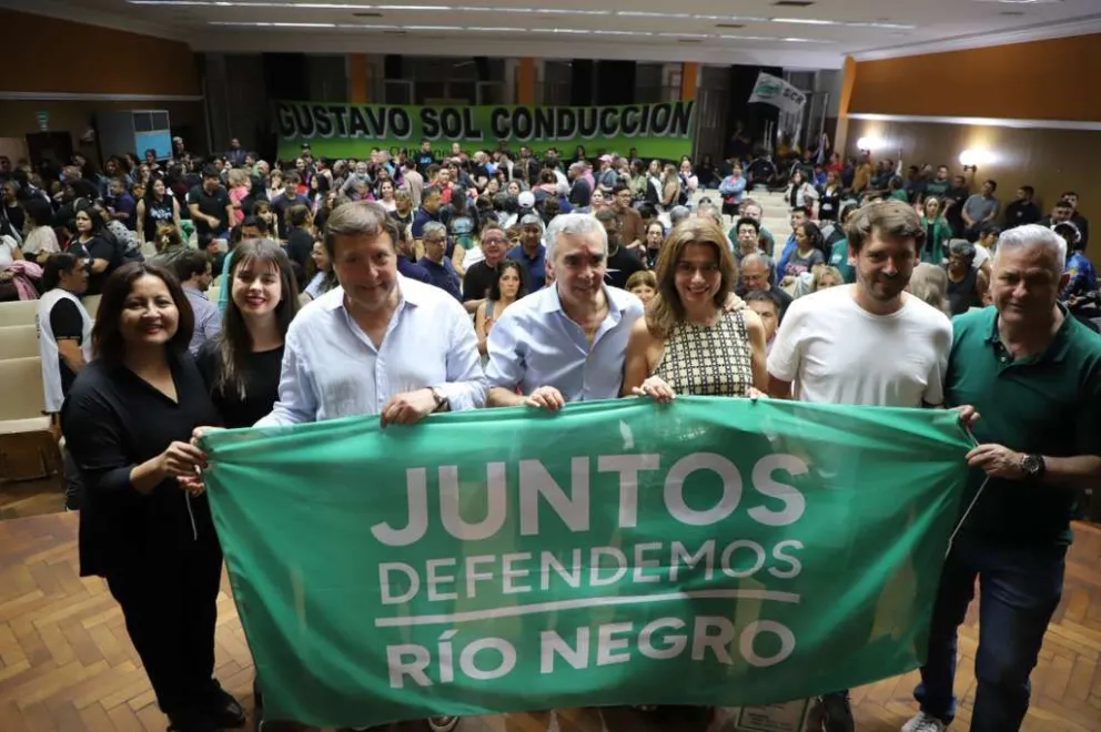 El cierre de campaña de Juntos Defendamos Río Negro se desarrolló en el sindicato de Luz y Fuerza en Cipolletti. Foto gentileza