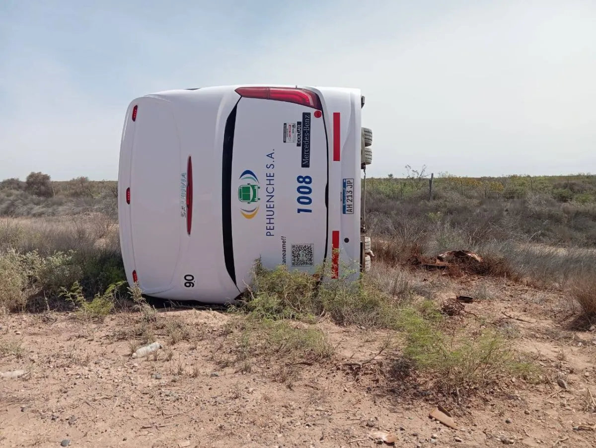 A las 14:00 hs se reporta este grave accidente micro Pehuenche Km 55. Cerca de Sargento Vidal .