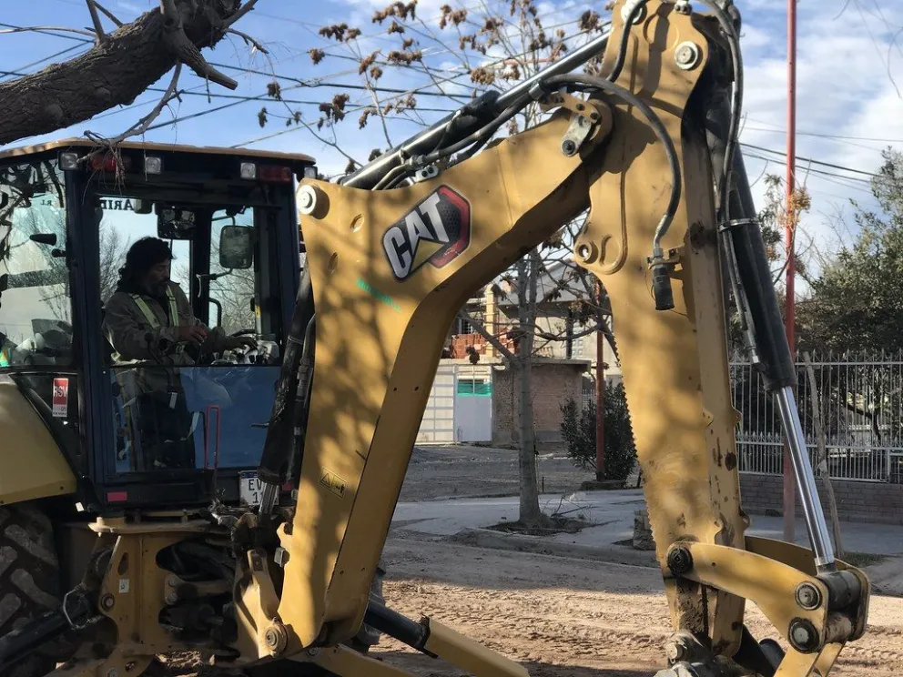 Una vez terminada la obra cloacal que se ejecuta en la valle Venezuela, comenzará la pavimentación. Un pedido largamente esperado por los vecinos del sector. Foto: Municipalidad de Cipolletti.