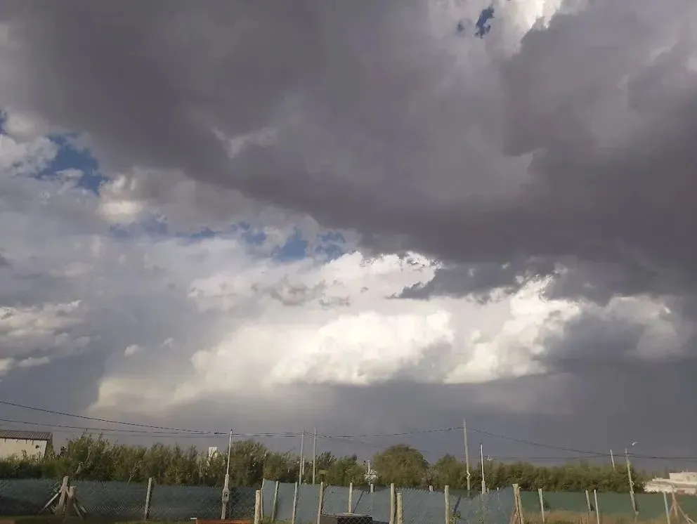 El Servicio Meteorológico Nacional emitió una alerta amarilla para el Alto Valle por fuertes tormentas. Foto: archivo