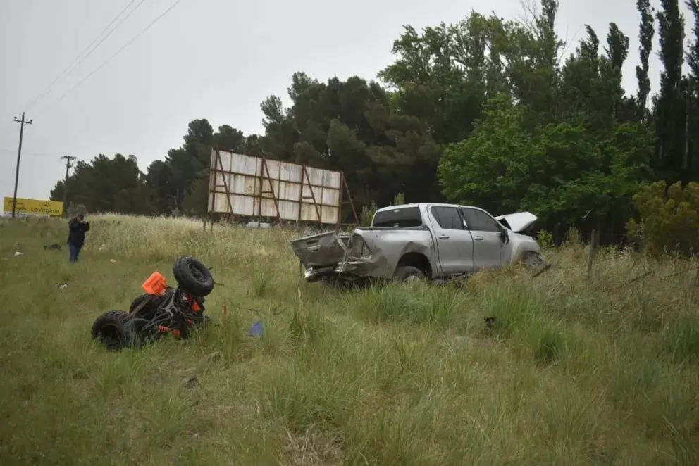 Así quedaron la camioneta y el cuatriciclo. Fotos Vanesa Schwemmler para NoticiasNet.