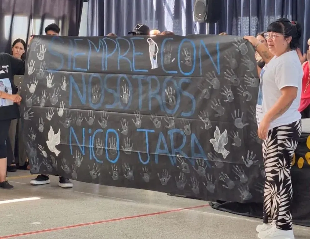 Nico Jara tenía 15 años y estudiaba en la ESRN N° 120. La comunidad educativa del colegio del barrio Antártida Argentina le realizó un emotivo homenaje. Foto: archivo.