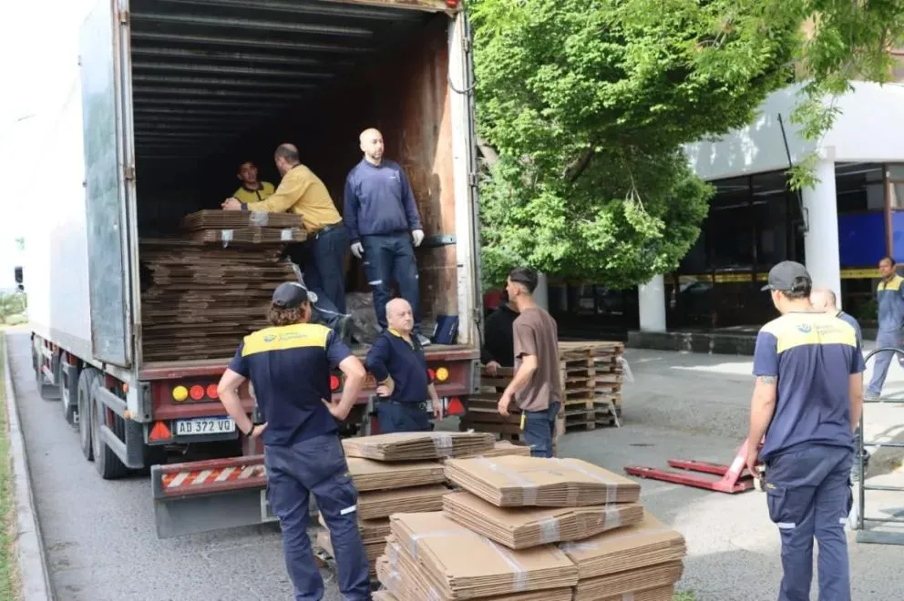 La llegada de las urnas en Río Negro, que quedarán bajo resguardo hasta el domingo. Foto: Tania Domenicucci