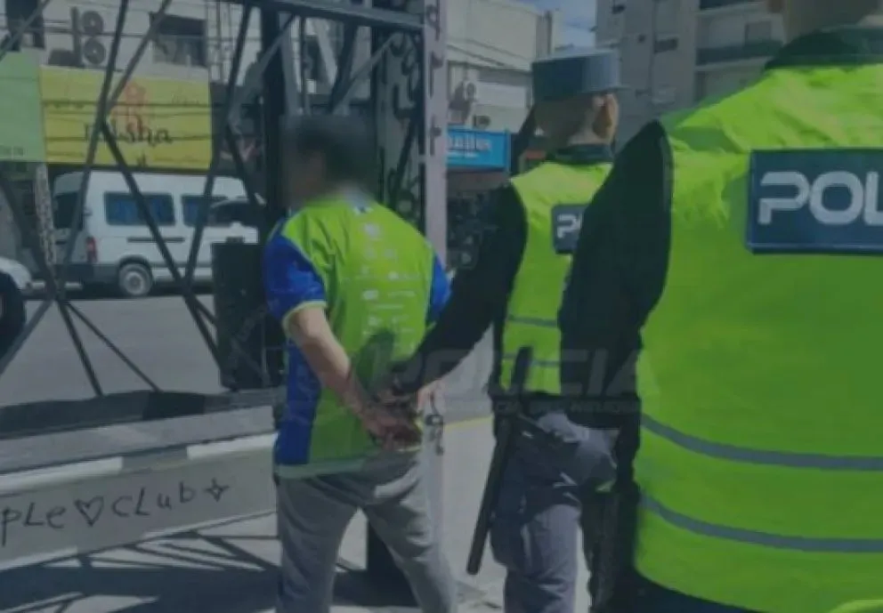 La División Motorizada actuó rápido y detuvo al sospechoso en el Parque Central