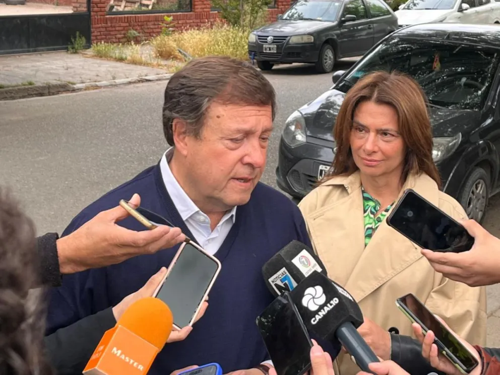 El gobernador votó en la escuela 35 de Cipolletti 