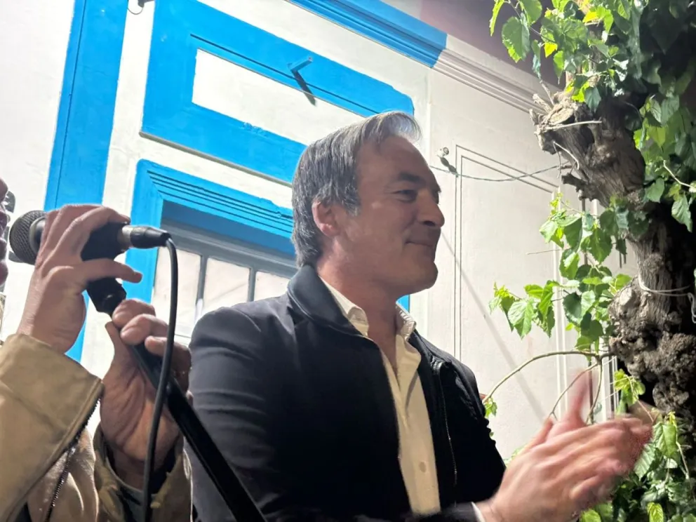 Martín Soria ingresó al Senado. Fue recibido por la militancia en su bunker. Foto: Tania Domenicucci-ANR