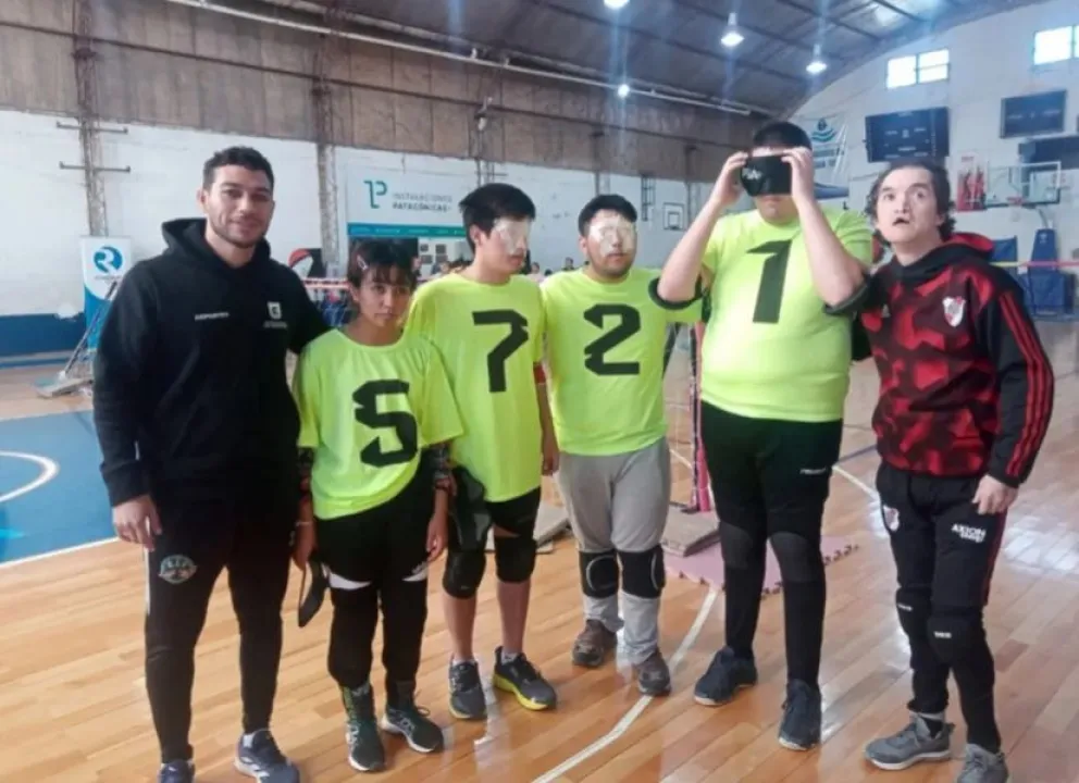 El equipo está participando de la Liga Argentina de Golbol y aspira a clasificar a la instancia final. Foto: gentileza Los Hurones.