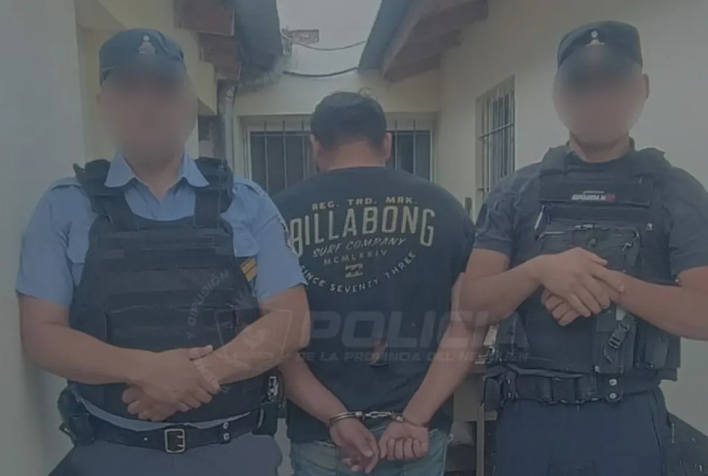 El sujeto, de 23 años, tenía un pedido de capturado ordenado por un juez de Garantías por presunto encubrimiento. Foto: Policía de Neuquén.