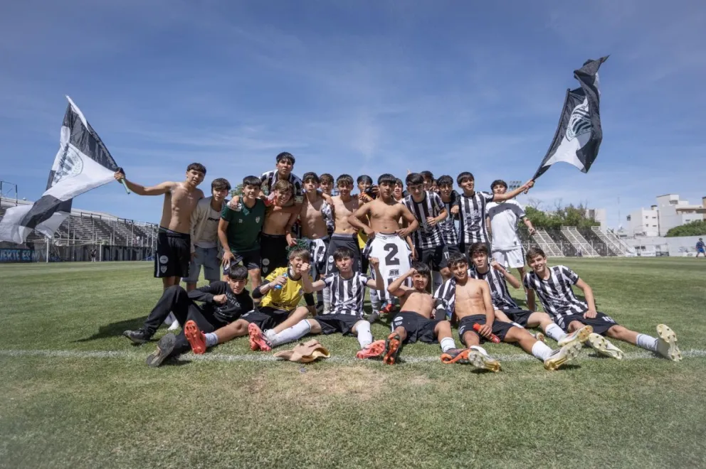 Los jovenes pasaron por penales, ganando 3-1.