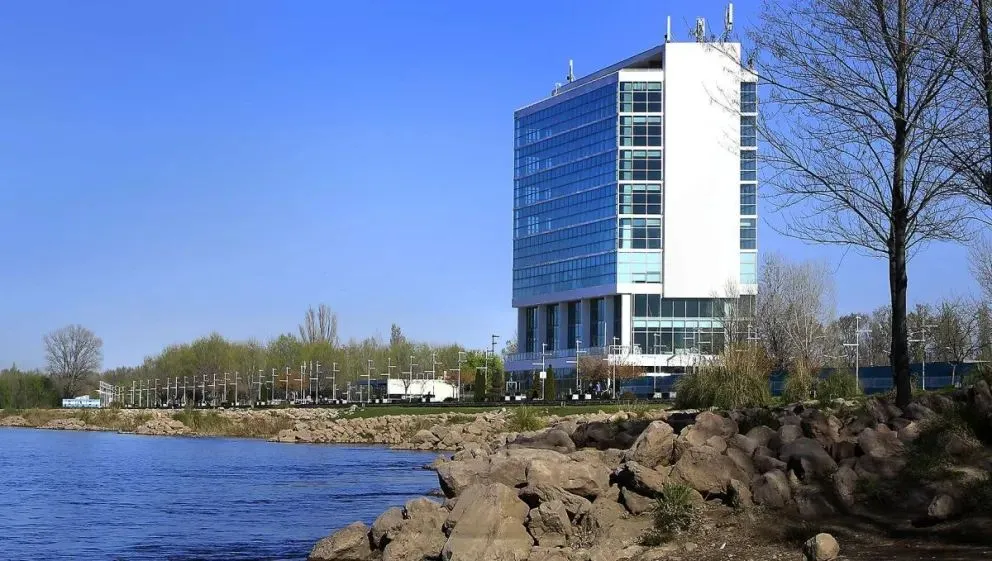 El cuerpo estaba a orillas del río Limay.