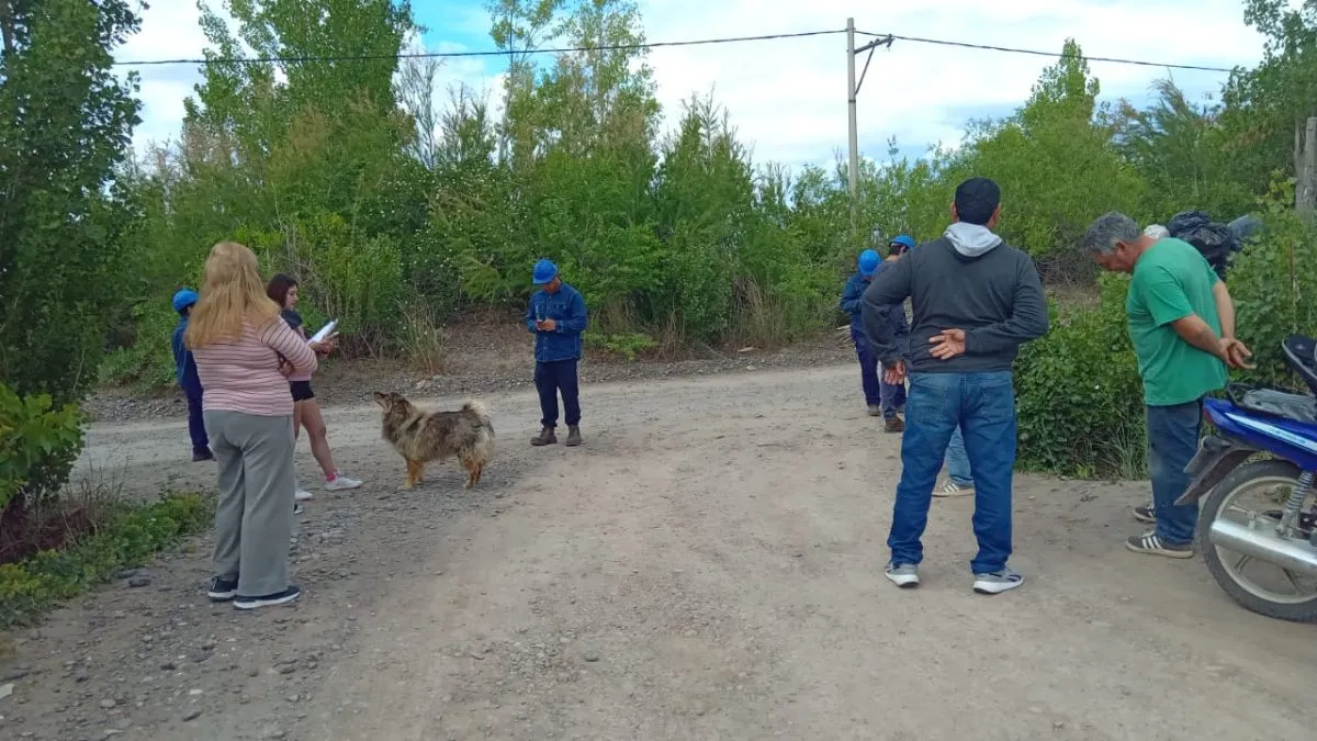 Vecinos reclaman que les cortan la luz