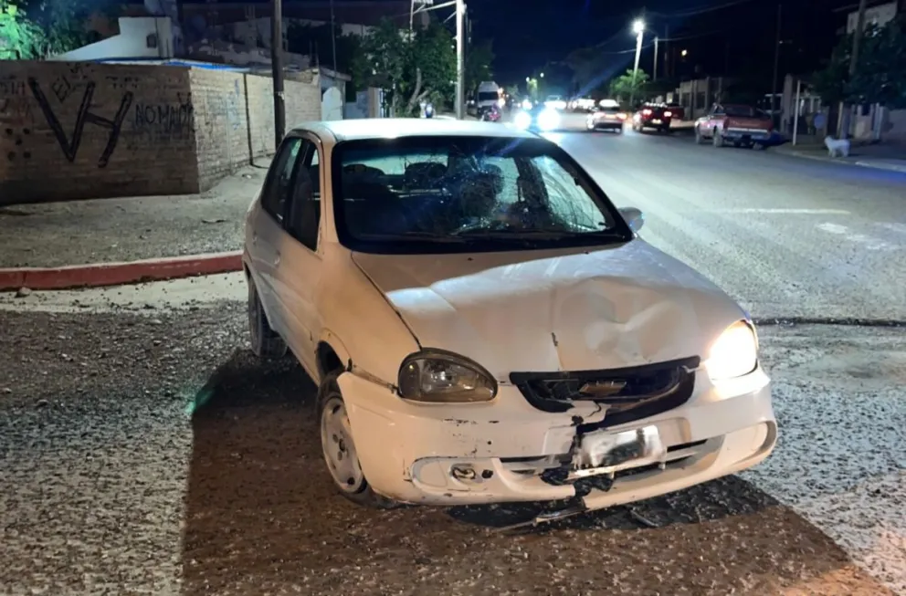 El conductor del Corsa, un hombre de 78 años, se descompensó y perdió el control. Foto: gentileza Centenario Digital.