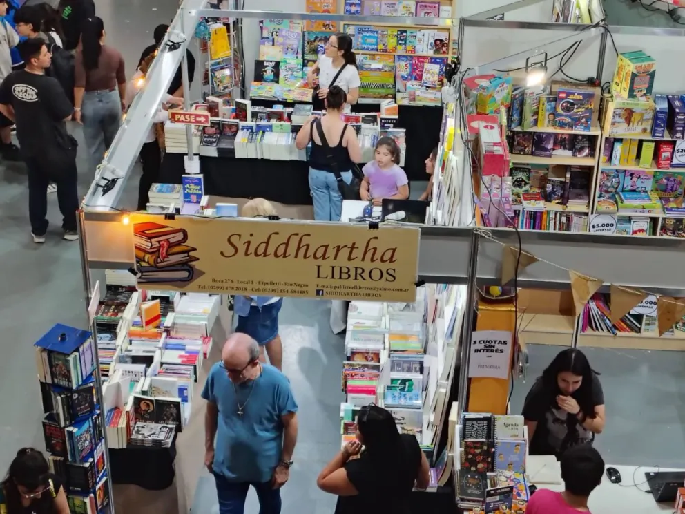 Esta tarde habrá una variada y atractiva programación: presentación de libros, muestra paleontológica y mucha magia. Foto: archivo.