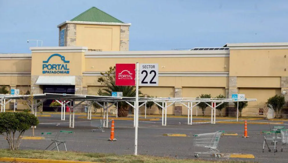 Hay dos involucrados por los robos cometidos en el estacionamiento del shopping. La investigación deberá determinar si hay más hechos cometidos con la misma modalidad. Foto: archivo.