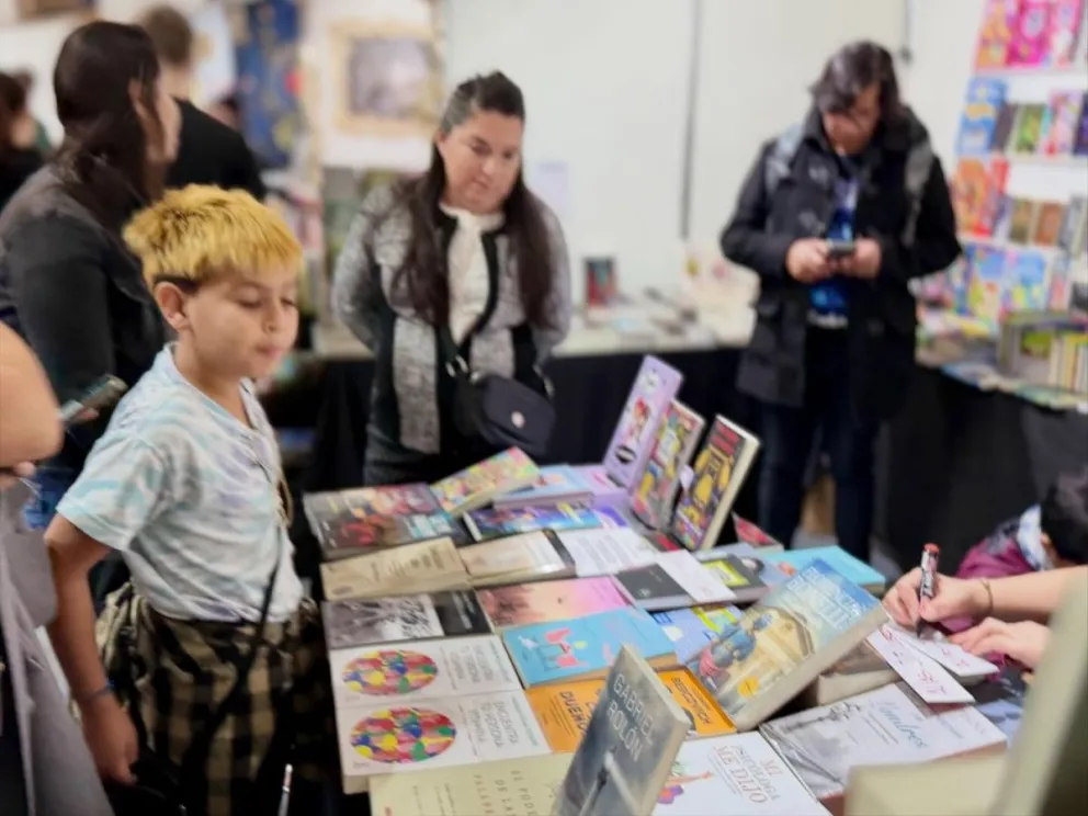 La Feria del Libro: una oportunidad de encuentro para lectores y escritores; un cruce entre literatura, cine, teatro y narración popular. Foto: Prensa Municipalidad.