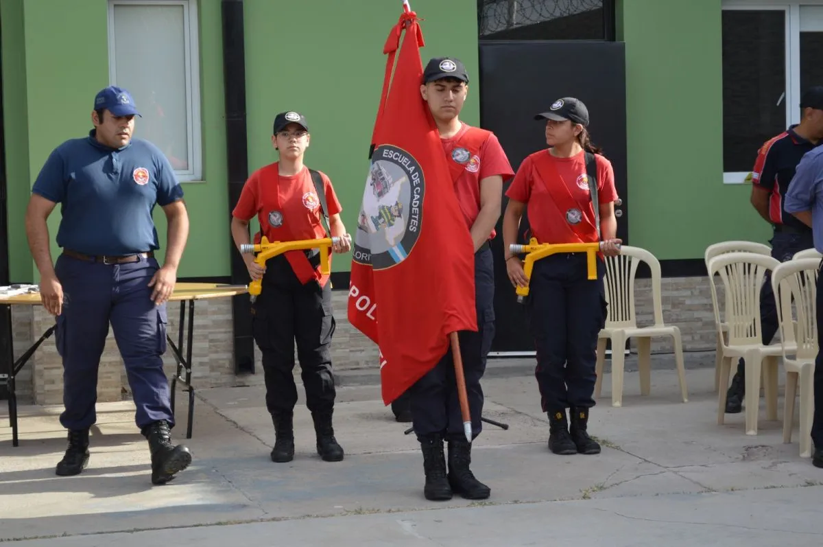 Escuela de cadetes de bomberos Cipolletti. Foto gentileza Claudia Florit, &nbsp;fotografa de &nbsp;Bomberos Voluntarios Cipolletti.