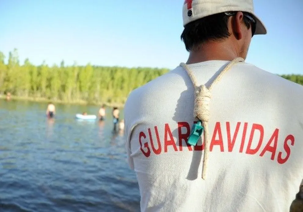 Comenzó la temporada en Neuquén con miles de visitantes y un fuerte despliegue de seguridad acuática. Foto archivo