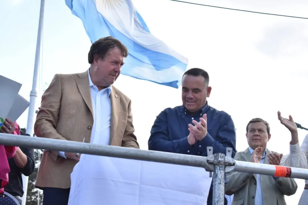 El Gobernador Alberto Weretilneck y el Intendente Enrique Rossi anunciaron la creación del Centro de Educación Técnica 38 en Cinco Saltos. Foto Prensa Municipalidad de Cinco Saltos