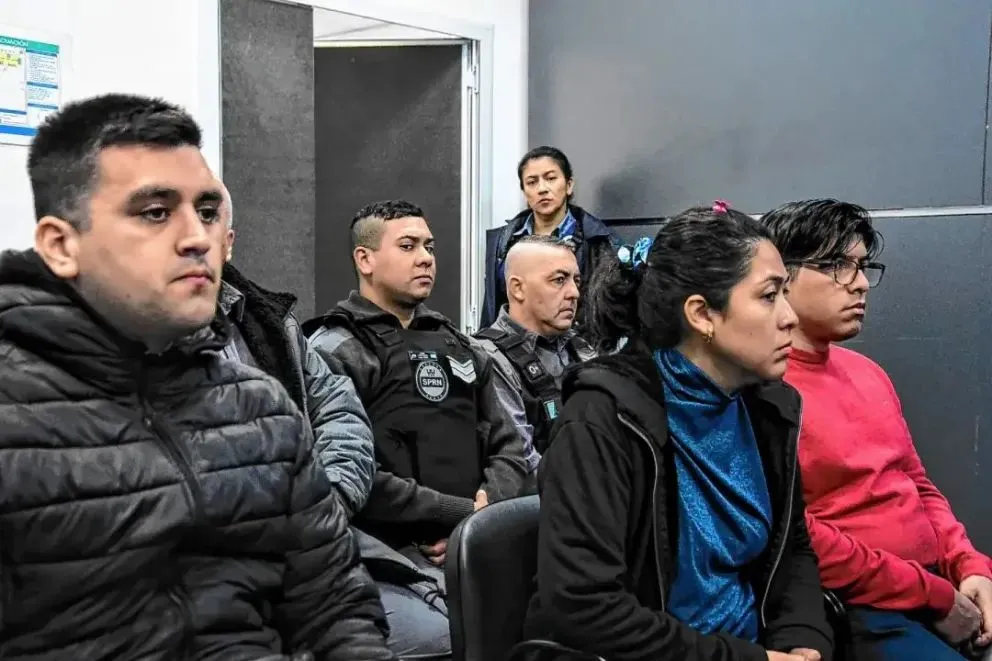 El fallo benefició al cabo Carrizo (en la foto, de buzo rojo). El cabo Sosa (en primer plano), fue condenado a perpetua; mientras que Henríquez (centro), tenía una condena a cuatro años y seis meses. Foto: archivo.