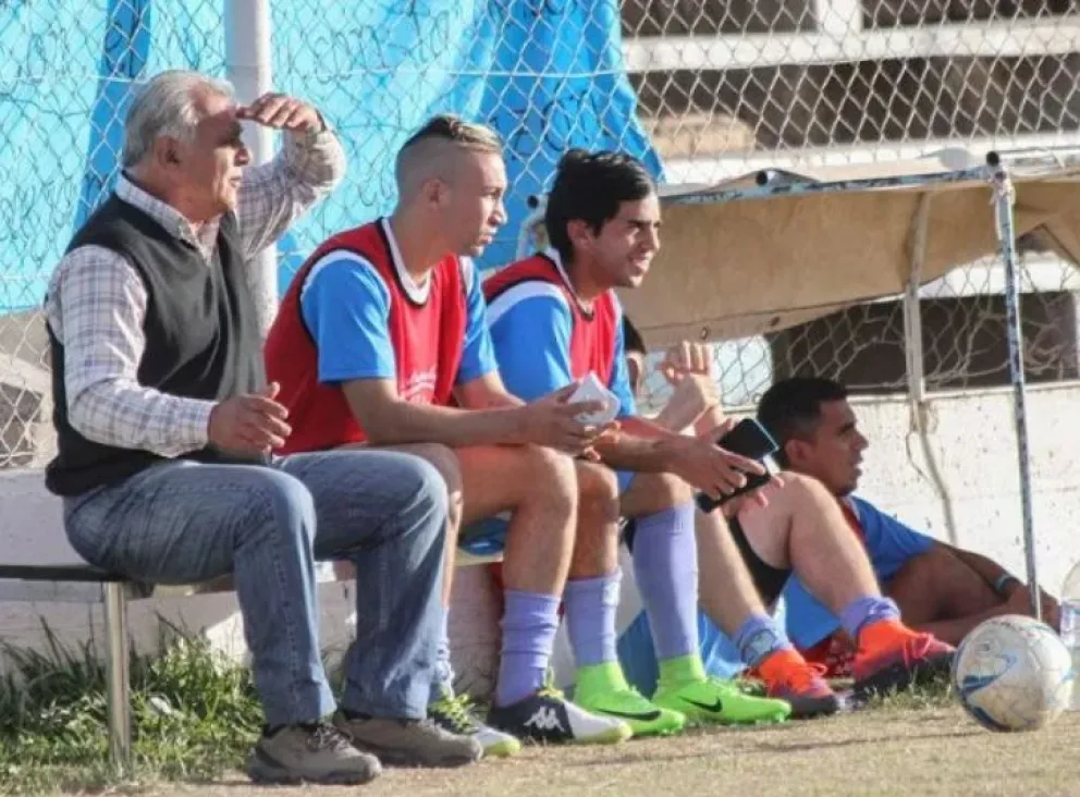 Amorone durante uno de sus pasos como DT de San Martín. Siempre dispuesto a dejar una enseñanza de vida. Foto: gentileza.