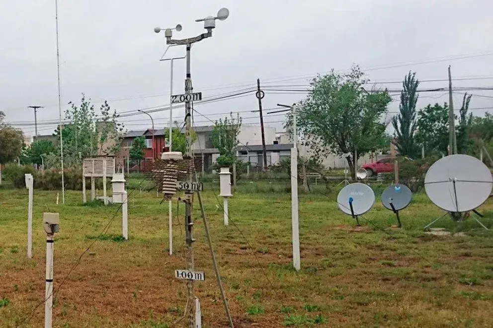 Después de 47 años, la estación meteorológica de Cipolletti cambiará de lugar. Se trasladará a la Isla Jordán. Ya analizan el destino de las tierras, ubicada en una zona urbana. Foto: archivo.