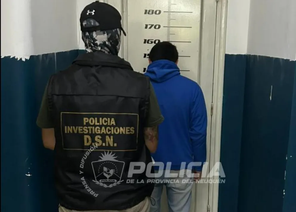 Uno de los detenidos sería el autor del ataque a varias personas en Centenario. Foto: Policía de Neuquén.