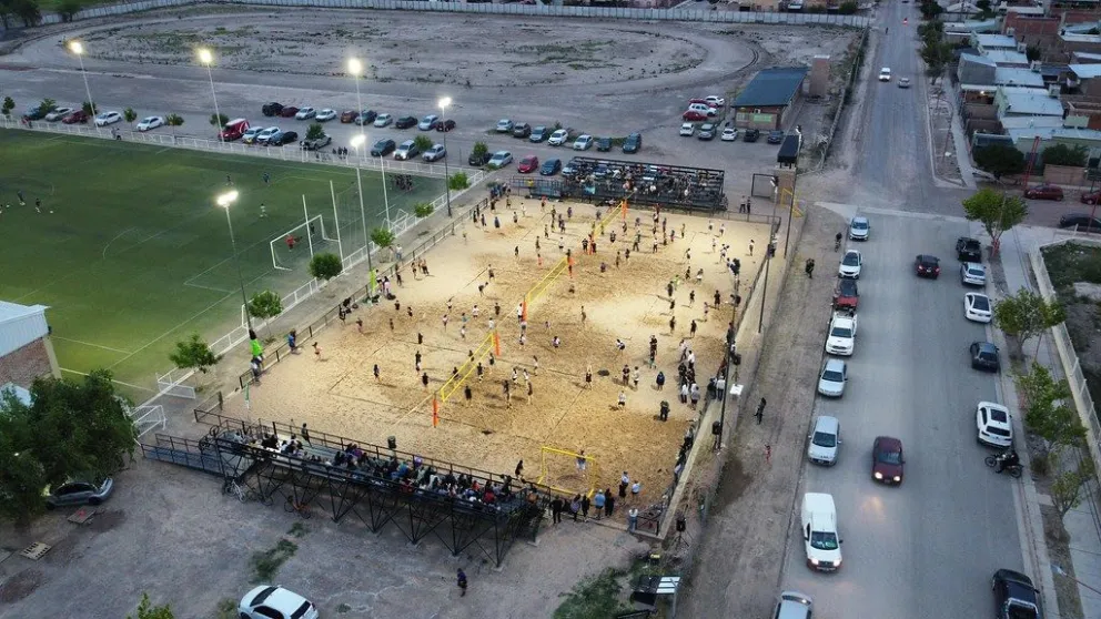 La cancha forma parte de un plan integral de ampliación municipal destinada al desarrollo deportivo. Foto gentileza