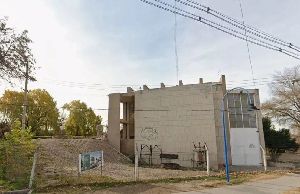 Por estas horas, la investigación apunta a establecer quién es la persona, en qué circunstancias llegó al canal. Foto: archivo