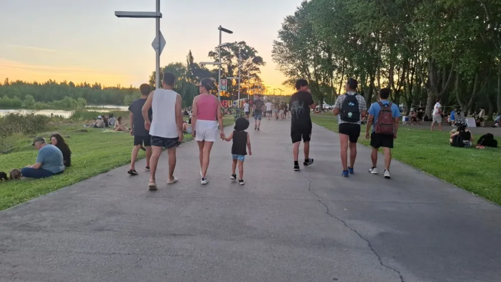 El paseo de la Costa fue uno de los atractivos para toda la familia, con temperaturas que superaron los 35°. Foto Cipo360