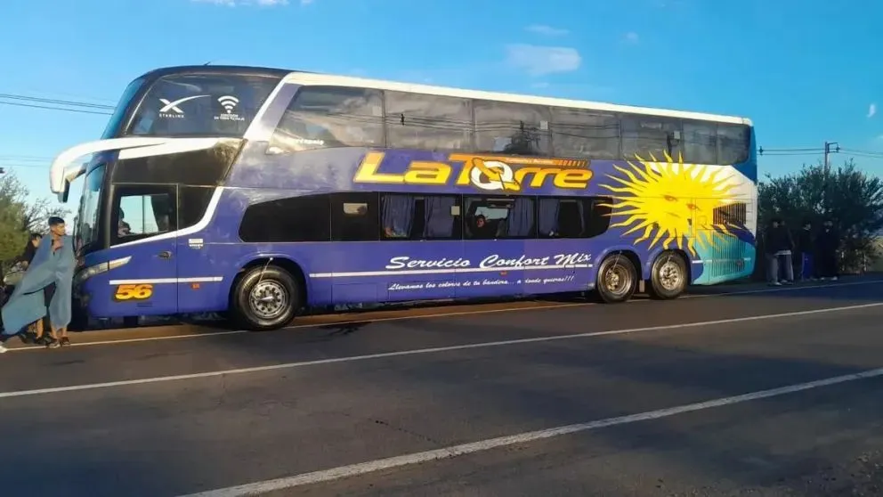 El colectivo fue emboscado cerca de las 7 de la mañana.