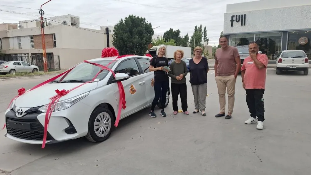 Entre los premios se destaca un auto 0 kilómetro, además de tres motos y diez bicicletas. Foto Daniela Luján 