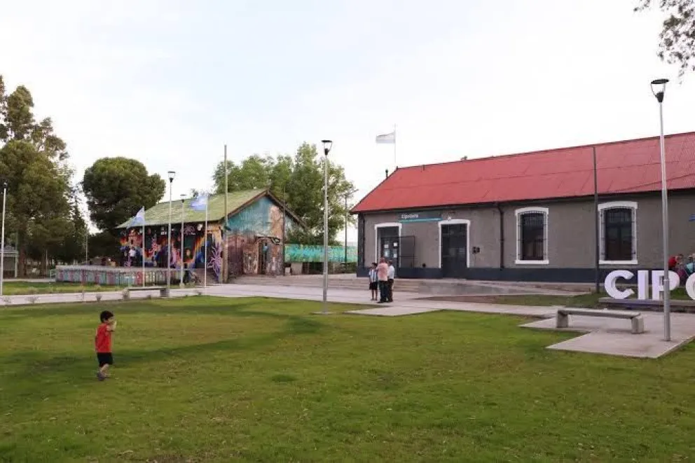 El hecho sucedió en el Paseo del Ferrocarril de Cipolletti. Foto archivo