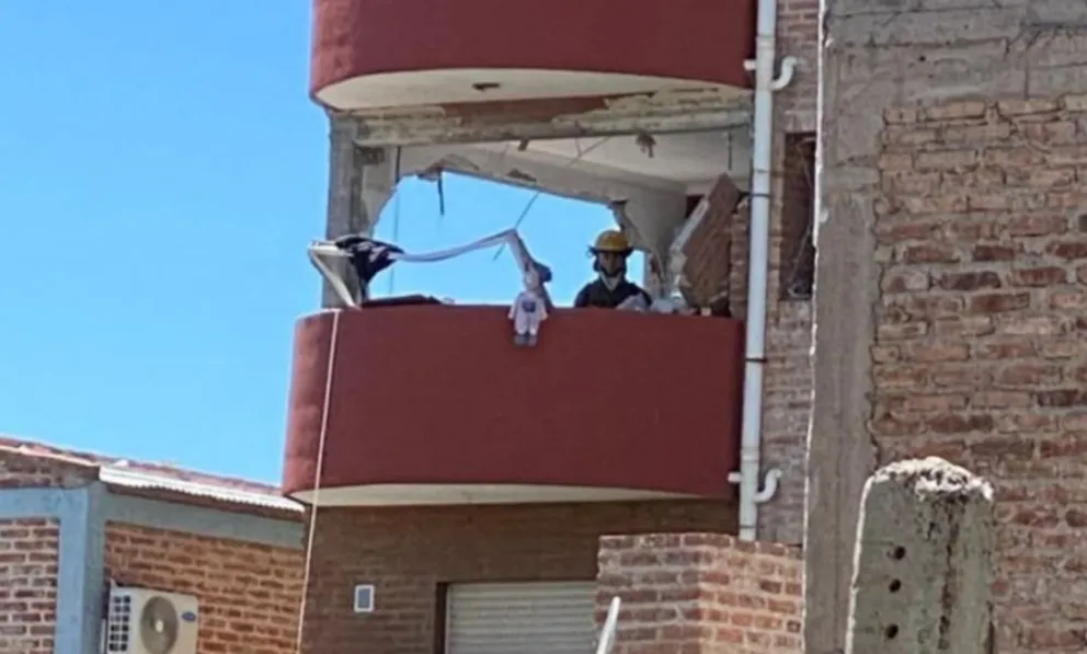 Las causas de la explosión aún no fueron determinadas y se trabaja en el interior del inmueble. Foto gentileza