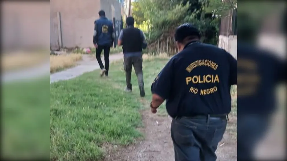 Se realizaron dos allanamientos en las últimas horas: uno en el barrio La Paz; el otro, en la calle Venezuela. Foto: Policía de Río Negro.