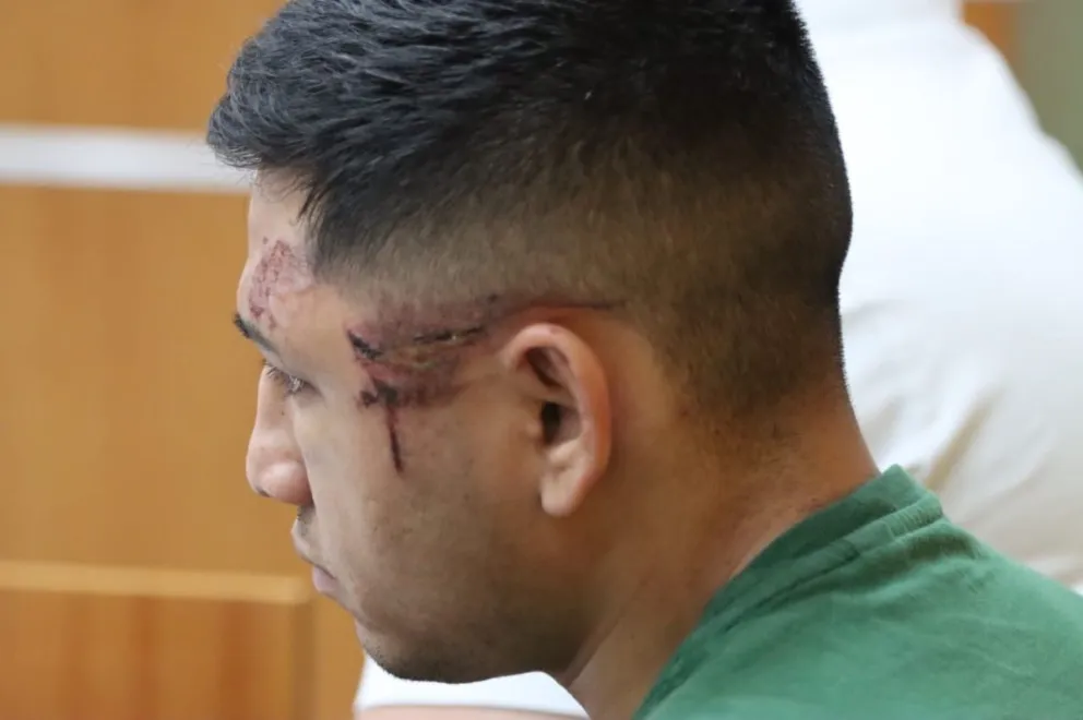 según la investigación, Araneda permaneció dentro de su camioneta realizando llamadas. Foto. gentileza