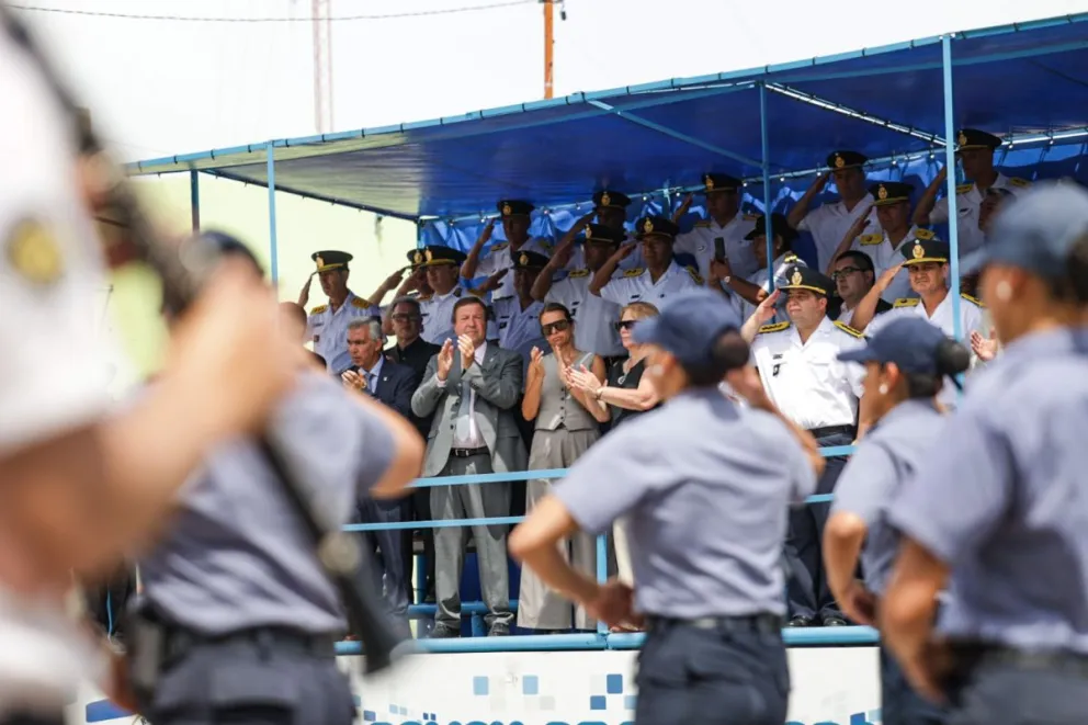 El Gobernador reconoció la tarea de la Policía en Los Menucos. Foto: Ezequiel Floridia/Gobierno de Río Negro
