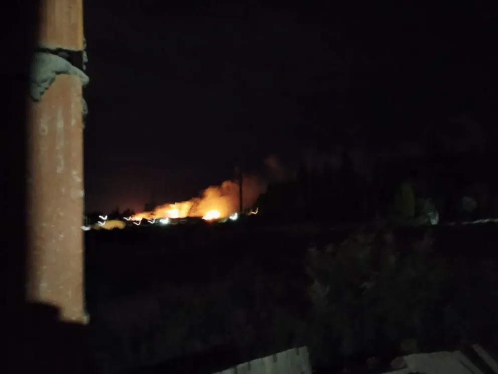 Desde la Municipalidad de Cipolletti indicaron que los equipos municipales estuvieron trabajando durante toda la noche. Foto gentileza