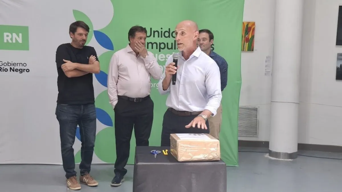 Participaron del acto el Ministro de Obras y Servicios P&uacute;blicos, Alejandro Echarren; el Interventor del IPPV, Mariano Lavin, y dem&aacute;s autoridades.