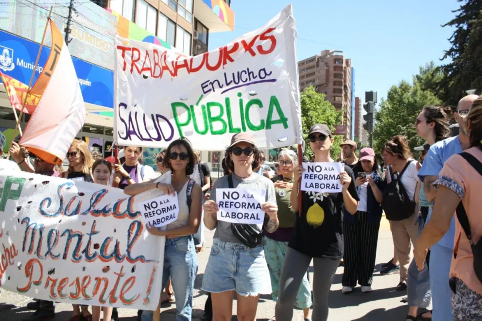 Habrá movilizaciones y actividades en Neuquén capital y Cipolletti durante la tarde. Foto Agrupación Pan y Rosas Cipolletti