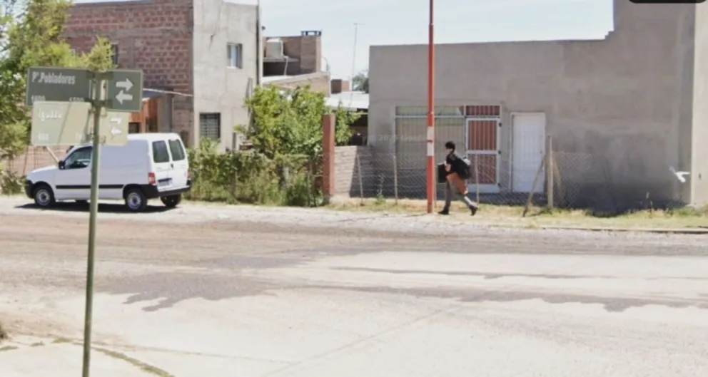 El sujeto trató de escapar de la policía circulando a alta velocidad, con gran riesgo para el resto de los transeúntes, hasta que fue interceptado en la esquina de Primeros Pobladores y Los Rosales. Foto: Prensa MPF.