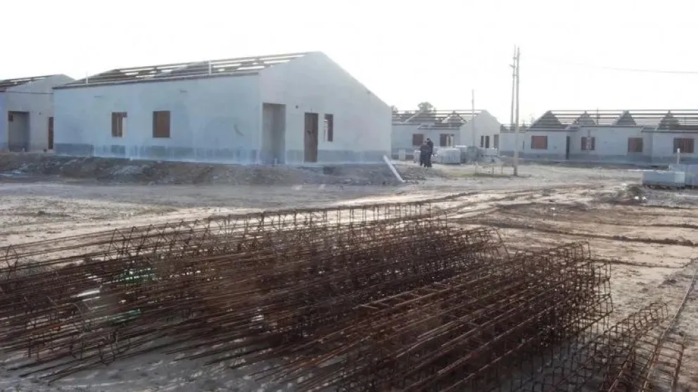El convenio por Techo Digno en Cipolletti estipulaba la construcción de 404 viviendas. La fiscalía sostiene que hubo sobrepagos. Foto: archivo.