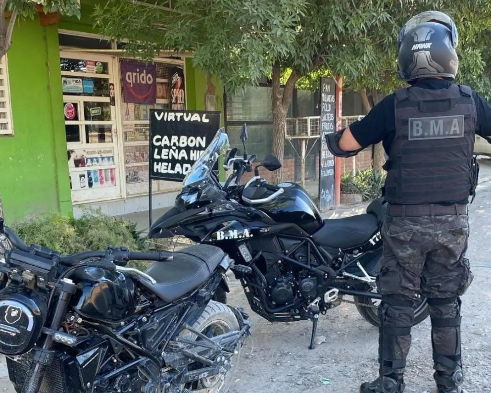 En Cipolletti, durante un procedimiento llevado a cabo en horas de la tarde (foto gentileza Policia de Rio Negro)