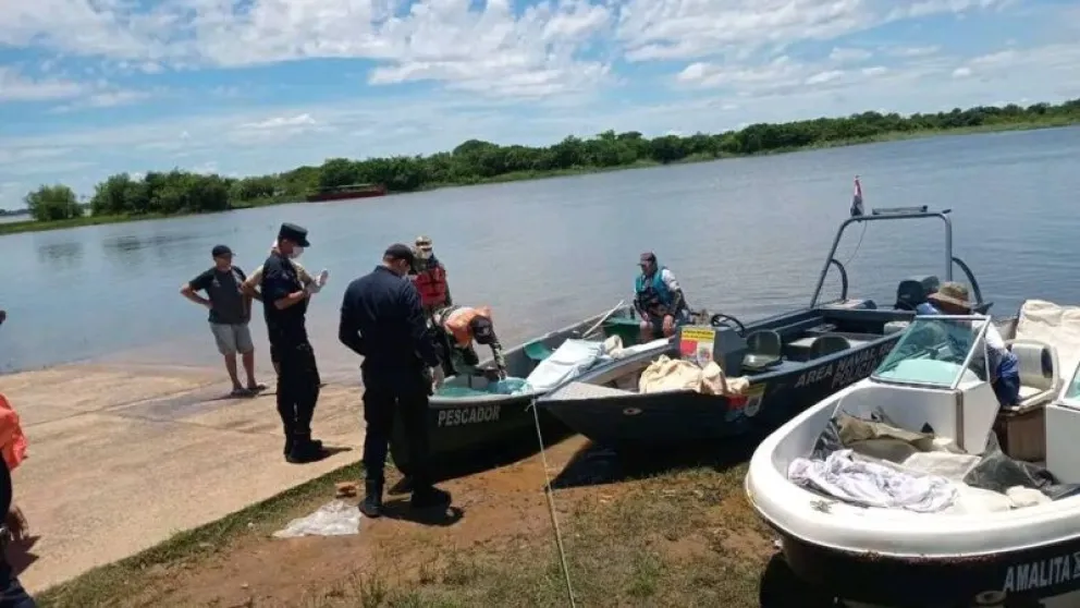 Dos menores pudieron ser rescatados por pescadores paraguayos.