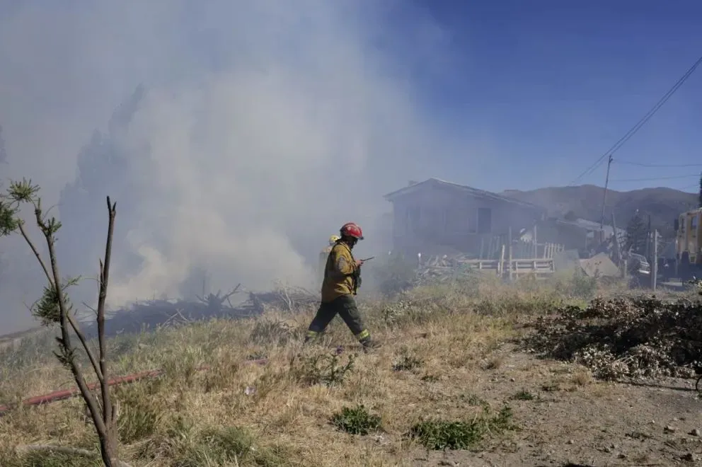 El gobernador Weretilneck destacó la coordinación de los roganismos de combate pero remarcó que la colaboración ciudadana es fundamental. Foto: Facundo Pardo.