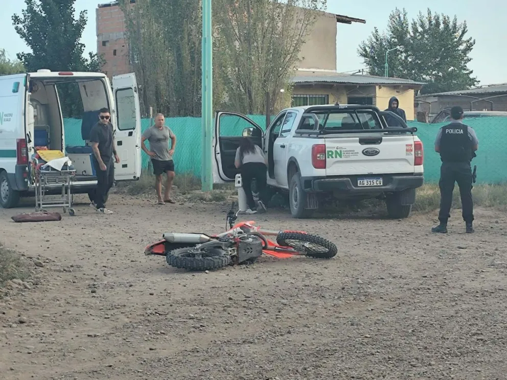El motociclista fue trasladado a la clínica de los Petroleros Privados, y luego a un centro privado de Neuquén, donde finalmente falleció. Foto: Gentileza Catriel25.