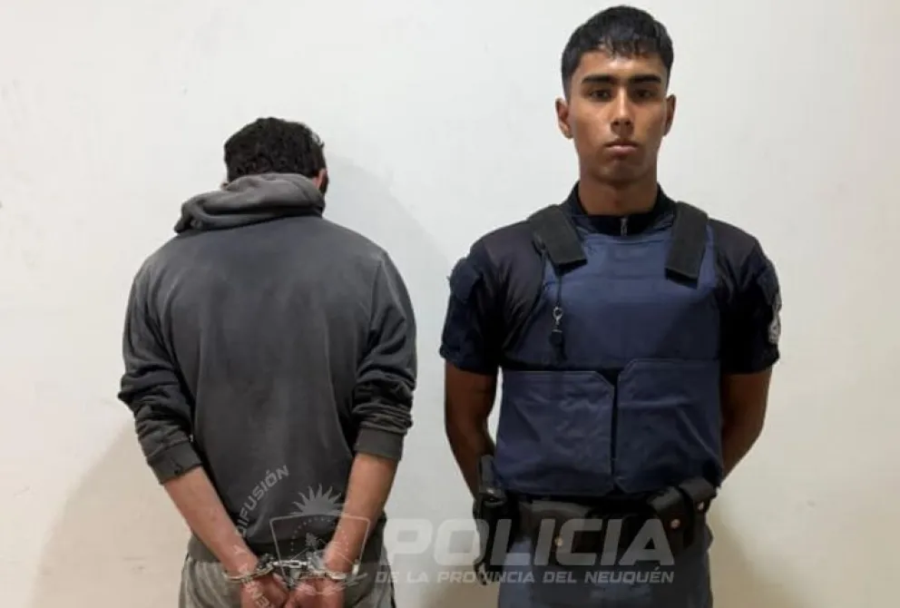 El joven de 26 años fue imputado por tenencia ilegal de arma de fuego. Foto: Policía de Neuquén.